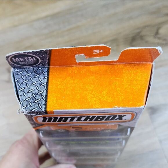 💜NIB Mattel 2016 Hot Wheels Set of 5 Die-Cast Cars - Picture 4 of 5